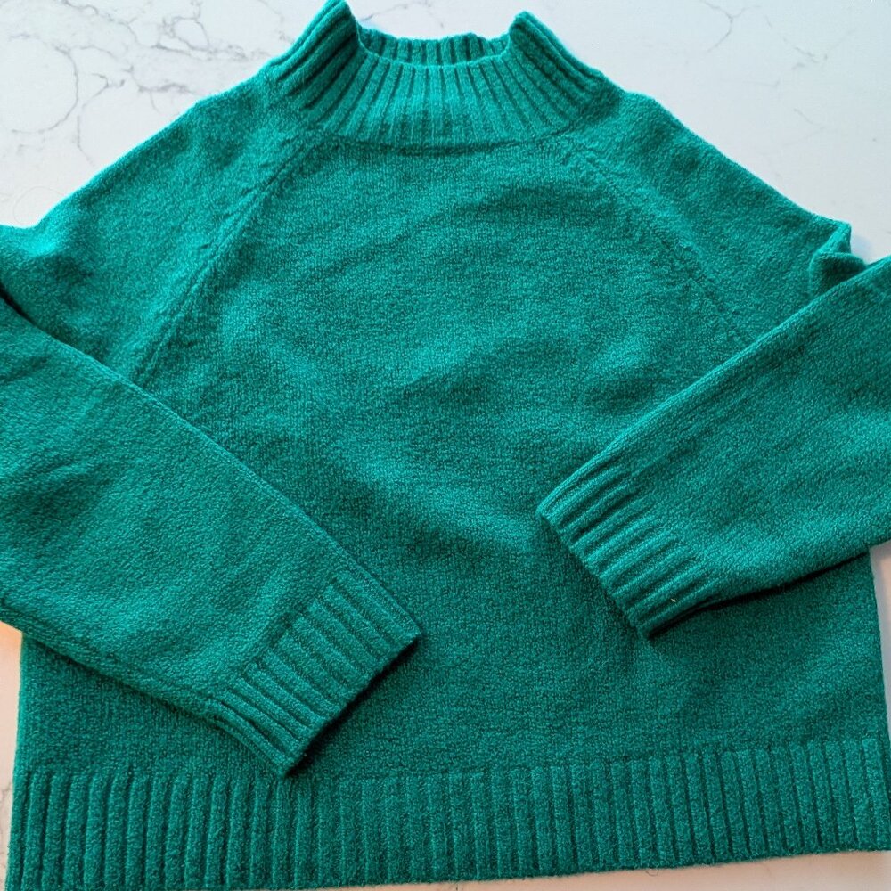 Green boxy, cropped Old Navy sweater, size M
